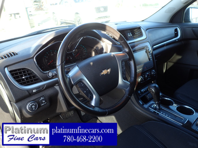 2016 Chevrolet Traverse LT AWD in Cars & Trucks in Edmonton - Image 3