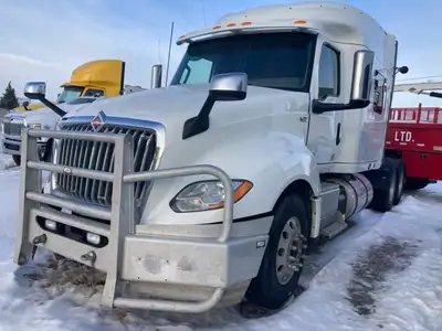 Stock #: 4481-18A Tandem Axle Sleeper Tractor, Cummins X15 engine (500/500) HP, Eaton Fuller Ultra S...
