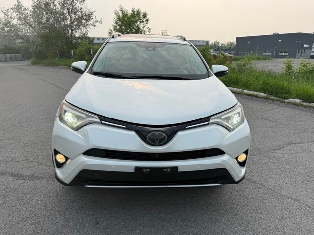 2016 Toyota RAV4 Limited / BEAUTIFUL WHITE ON PEANUT BUTTER  in Cars & Trucks in Ottawa - Image 2