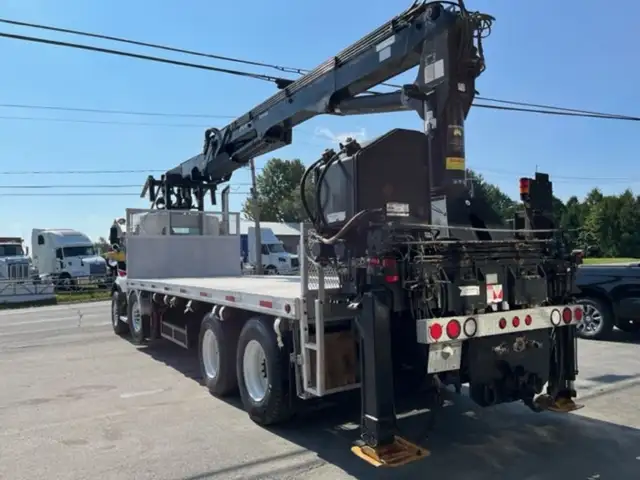 2010 Kenworth T800 in Heavy Equipment in St-Georges-de-Beauce - Image 7