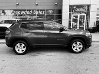 This Jeep Compass has a dependable Regular Unleaded I-4 2.4 L/144 engine powering this Automatic tra... (image 1)