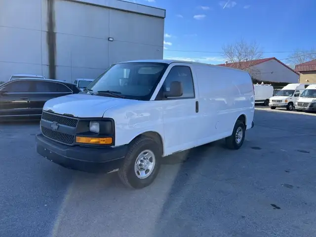 2017 Chevrolet Express Cargo Van in Cars & Trucks in Laval / North Shore - Image 2