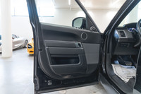 Land Rover Range Rover Sport P360 SE 2022: - Extérieur métallisé noir SANTORINI sur intérieur en cui... (image 8)