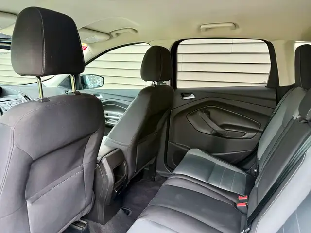 2016 Ford Escape 4WD SE - HEATED SEATS - BACKUP CAMERA dans Autos et camions dans Fredericton - Image 11