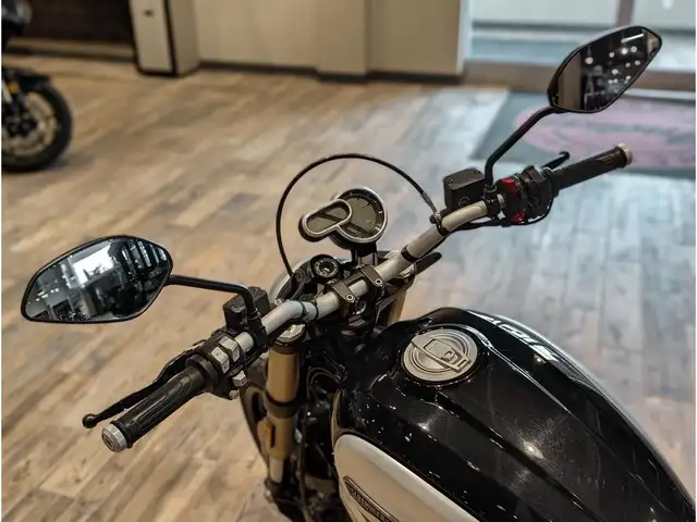 2018 Ducati Scrambler 1100 // Shining Black in Dirt Bikes & Motocross in Winnipeg - Image 9