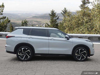 Recent Arrival! 2022 Mitsubishi Outlander LE 2.5L 4-Cylinder DOHC 4WD 4WD, 3rd row seats: split-benc... (image 6)
