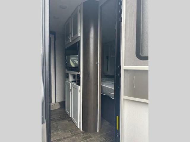 2019 KEYSTONE RV BULLET 261RBS (FINANCING AVAILABLE) in Travel Trailers & Campers in Strathcona County - Image 4