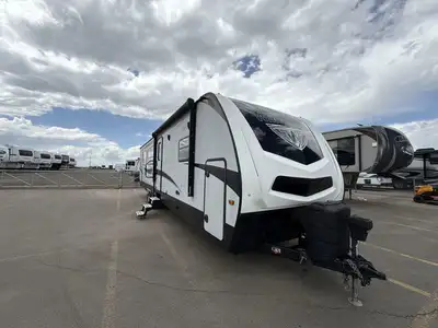 2018 Winnebago Minnie Plus 30RLSS Stylish & Comfortable Fifth Wheel for Modern RV Living! 2018 Winne...