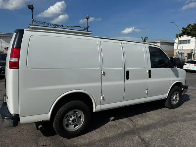 2020 GMC Savana 2500 13562940368648195124