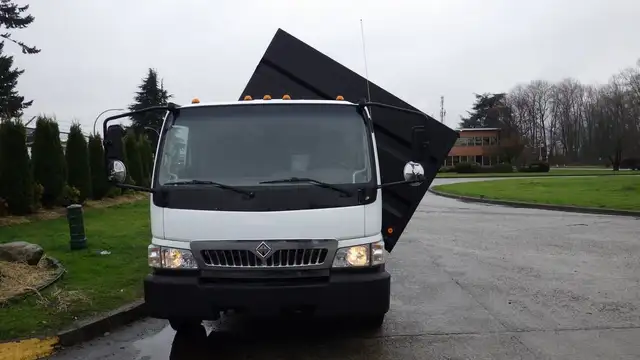 2009 international CF 600 City Star Side Dump Truck 3 Seater Die in Heavy Trucks in Richmond - Image 21