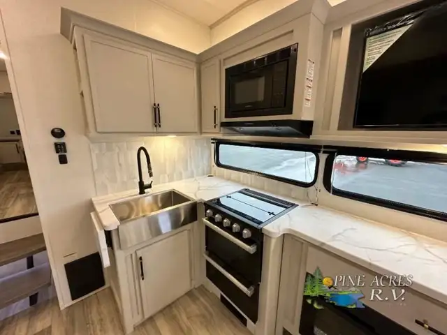 2025 Dutchmen RV Astoria 250RD (HALF TON TOWABLE) in Travel Trailers & Campers in Truro - Image 10