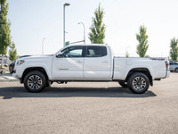 One Owner - Heated Front Seats - Keyless Ignition - Backup Camera The 2022 Toyota Tacoma TRD Sport b... (image 5)