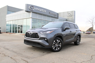 2021 Toyota Highlander XLE AWD w/ HEATED FRONT SEATS