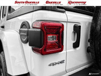 4X4, CLOTH LOW-BACK FRONT HEATED BUCKET SEATS, TECHNOLOGY GROUP, BLACK MOPAR TUBULAR SIDE STEPS, PAR... (image 7)