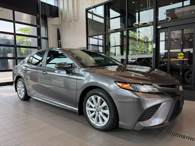 2019 Toyota CamrySE in Cars & Trucks in City of Montréal