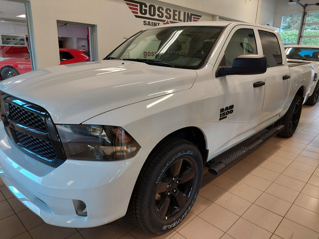 2023 Ram 1500 Classic EXPRESS dans Autos et camions  à Lévis