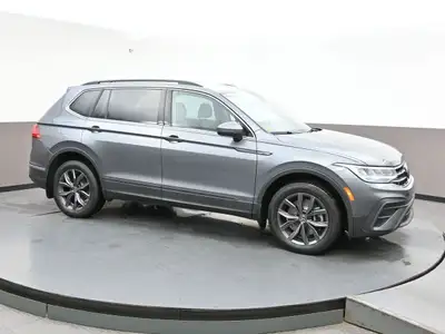 Just Traded! One Owner with no accidents! 2022 Tiguan Comfortline 4Motion. Equipped with Heated Seat...