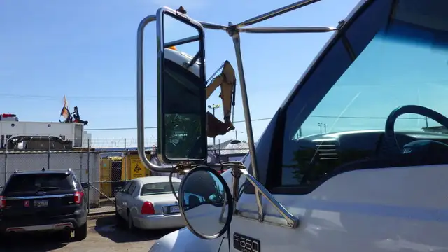 2006 Ford F650 16 Foot Flat Deck in Cars & Trucks in Delta/Surrey/Langley - Image 31
