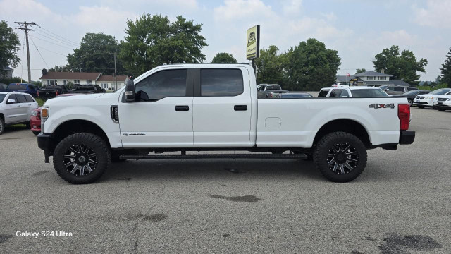2022 Ford Super Duty 4WD Crew Cab 8' Box in Cars & Trucks in London - Image 2