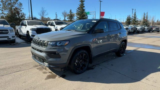 2024 Jeep Compass Altitude | Sunroof | Apple CarPlay in Cars & Trucks in Edmonton - Image 4