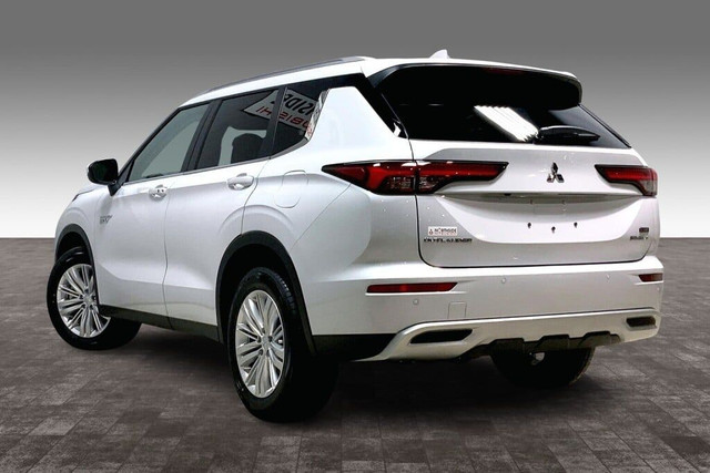 2025 Mitsubishi Outlander Phev SE S-AWC in Cars & Trucks in Edmonton - Image 3