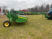 John Deere 946 discbine