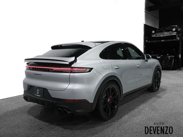 2024 Porsche Cayenne S Coupe V8 468hp Lightweight Sport Package in Cars & Trucks in Laval / North Shore - Image 4