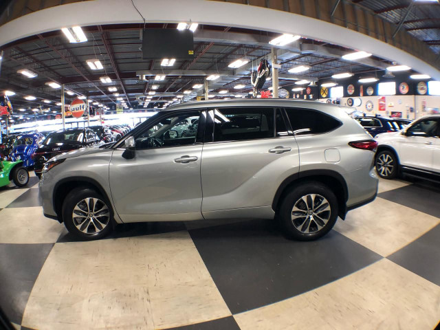 2021 Toyota Highlander XLE AWD 7 PASS LEATHER SUNROOF NAV B/SPOT in Cars & Trucks in City of Toronto - Image 4