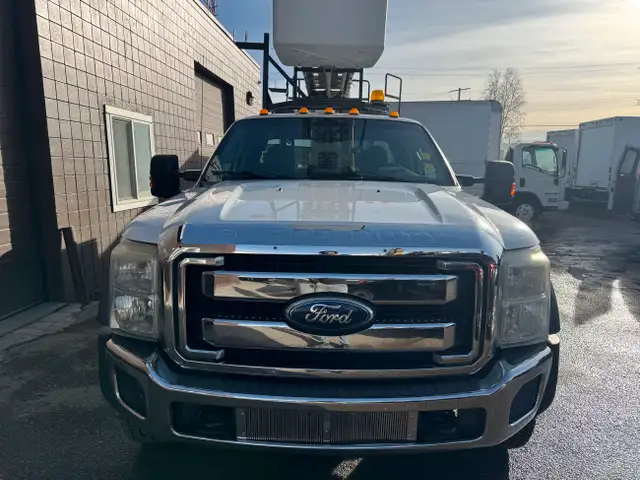 2011 Ford F-550 XLT Bucket Truck 4X4 in Heavy Trucks in Calgary - Image 8