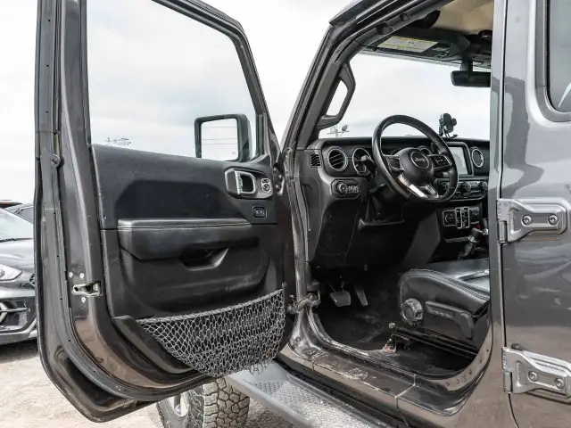 2018 Jeep Wrangler Unlimited in Cars & Trucks in Ottawa - Image 11