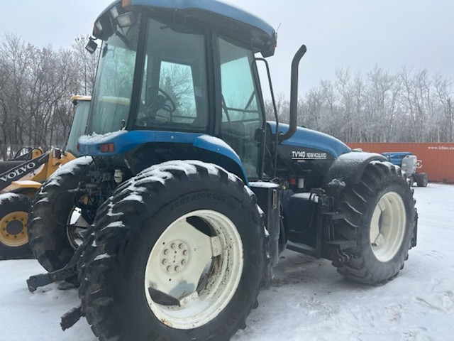 1998 NEW HOLLAND TV140 BI-DIRECTIONAL TRACTOR in Farming Equipment in Regina - Image 3