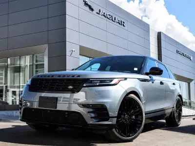 Black Contrast Roof, Black Exterior Pack, Tow Hitch Receiver, Wheels: 22inch Gloss Black (Style 1075...