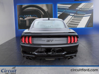 La Mustang GT Coupé Premium 2022 allie style iconique et équipements haut de gamme. Dotée de soupape... (image 3)