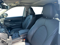 The 2025 Toyota Highlander Hybrid XLE offers a harmonious blend of efficiency, comfort, and advanced... (image 8)