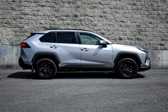 2022 Toyota RAV4 XLE • SUNROOF • POWER LIFTGATE • HEATED SEATS in Cars & Trucks in Cornwall - Image 2