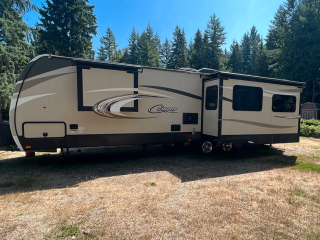 2017 KEYSTONE COUGAR 327RESWE (FINANCING AVAILABLE) in Travel Trailers & Campers in Saskatoon - Image 3