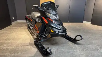 Ski-Doo MXZ X 800R ETEC ES NOIR 2015 ???? À VENDRE : Motoneige Ski-Doo MXZ X 800R E-TEC 2015 ???? ??...