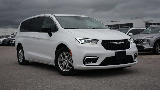 2024 Chrysler Pacifica Touring-L | Leather | Stow 'n Go in Cars & Trucks in Guelph