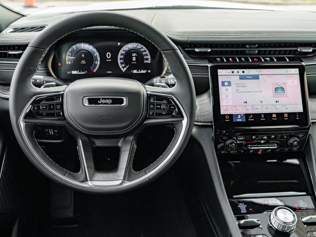 2025 Jeep Grand Cherokee Overland in Cars & Trucks in Barrie - Image 2