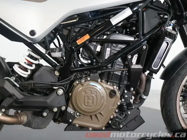 2020 Husqvarna Motorcycles VITPILEN 401 in Street, Cruisers & Choppers in Kelowna - Image 12