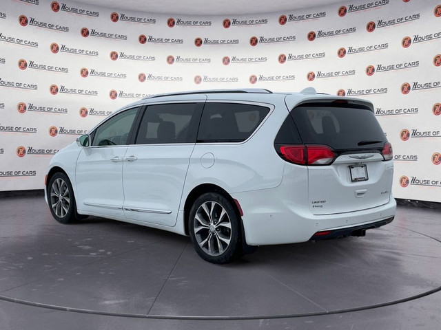  2017 Chrysler Pacifica 4dr Wgn Limited/ Leather/ Bluetooth in Cars & Trucks in Calgary - Image 4
