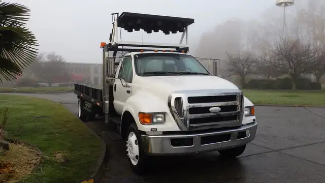 2008 ford F-750 18 Foot Flat Deck Regular Cab 2WD Diesel Dually  in Heavy Trucks in Richmond - Image 3
