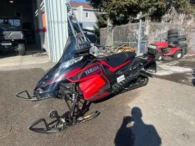 YAMAHA SR VIPER LTX SE 2016 Motoneige Yamaha SR VIPER LTX SE 2016 à vendre 5315 km ! -Roue ski -Pare...