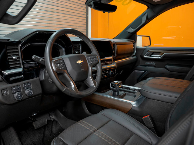 2023 Chevrolet Silverado 1500 HIGH COUNTRY CREW 4X4 V8 *TOIT* NA in Cars & Trucks in Laurentides - Image 2