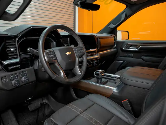 2023 Chevrolet Silverado 1500 HIGH COUNTRY CREW 4X4 V8 *TOIT* NA in Cars & Trucks in Laurentides - Image 3