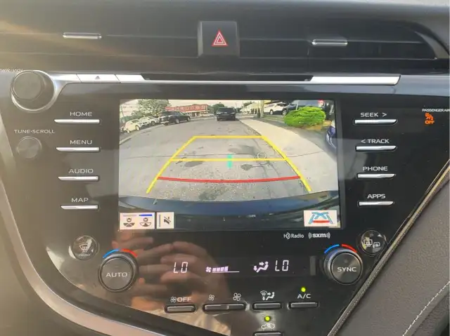 2019 Toyota Camry SE SE 2.5L in Cars & Trucks in City of Toronto - Image 18