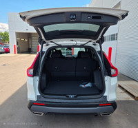 The 2026 Honda CR-V Hybrid Sport brings together bold design and advanced hybrid performance in a pa... (image 5)