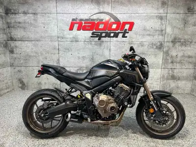 Honda CB650R 2022 en excellent état propulsée par un moteur 4 cylindres de 649 cm³. Style Neo Sports...