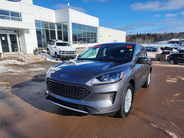  2022 Ford Escape SE HYBRID in Cars & Trucks in Fredericton