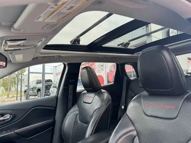 2019 Jeep Cherokee Trailhawk 3.2L 4WD in Cars & Trucks in Calgary - Image 17